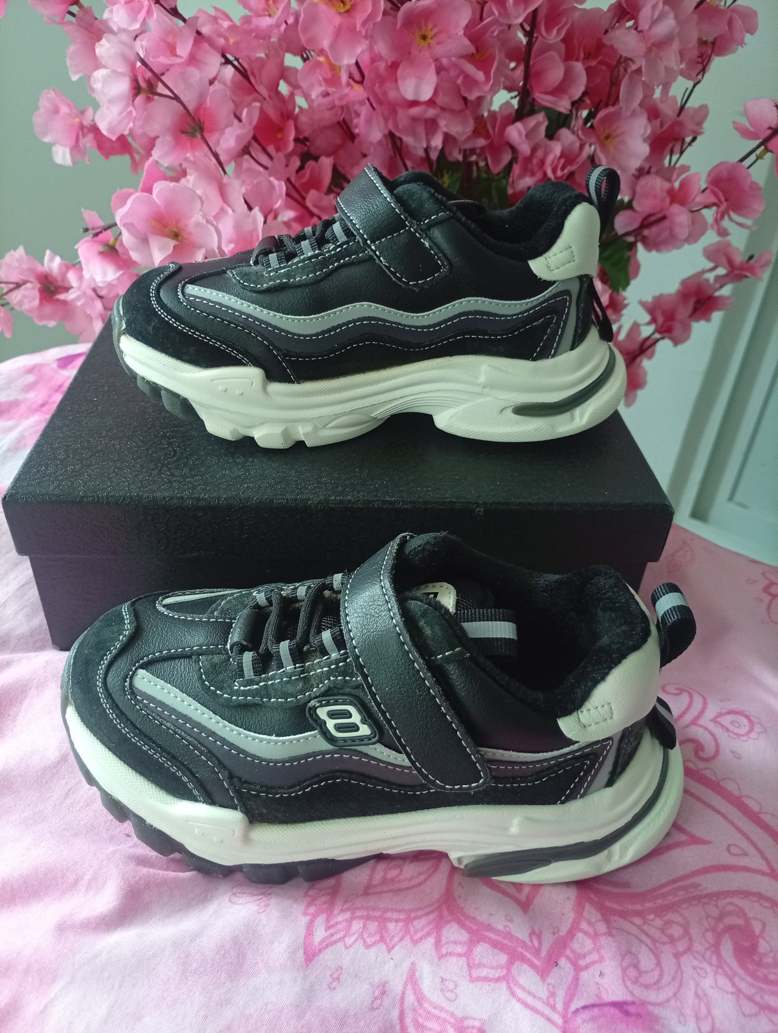 Sneakers 34