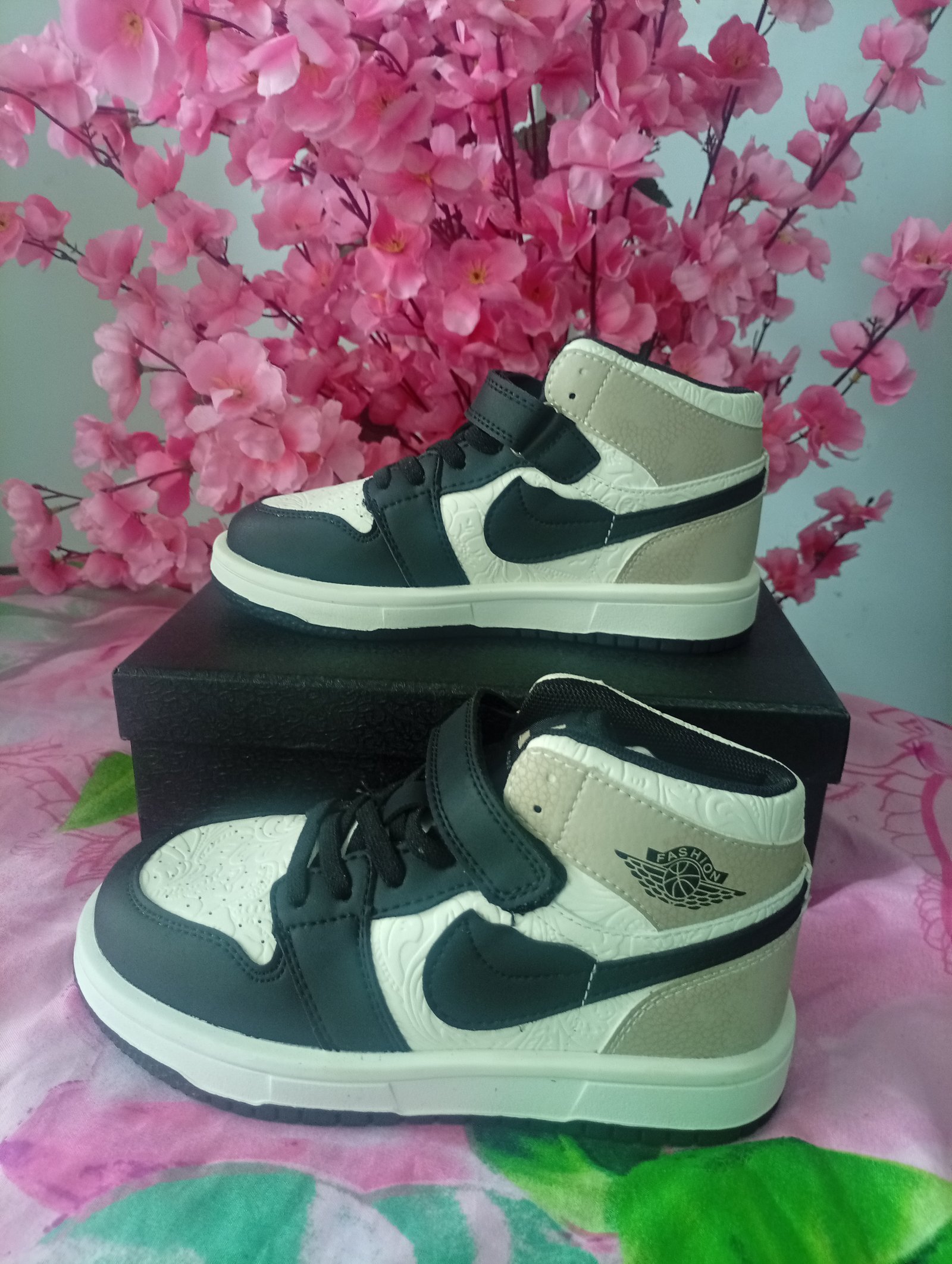 Sneakers 44