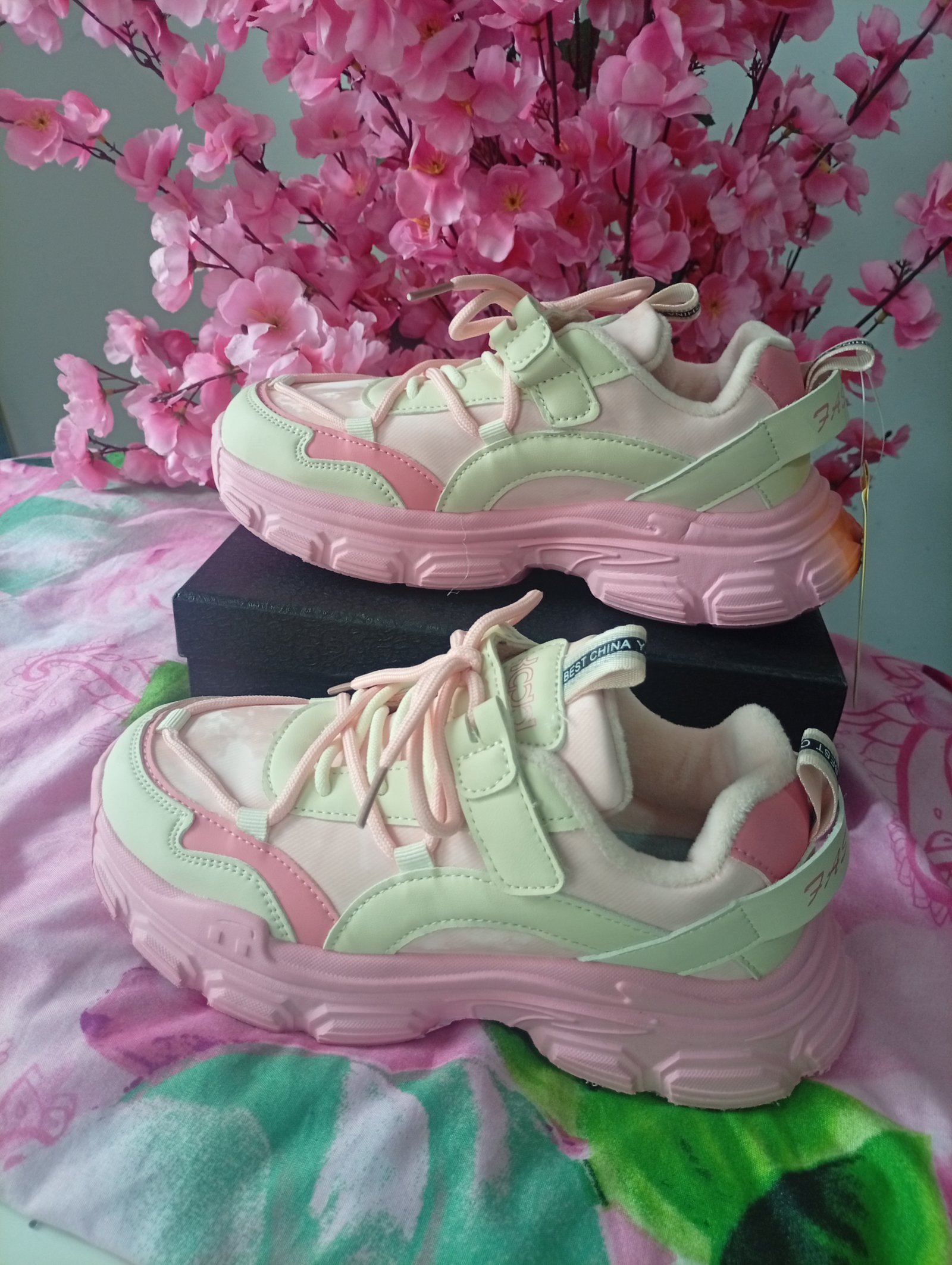 Sneakers 56