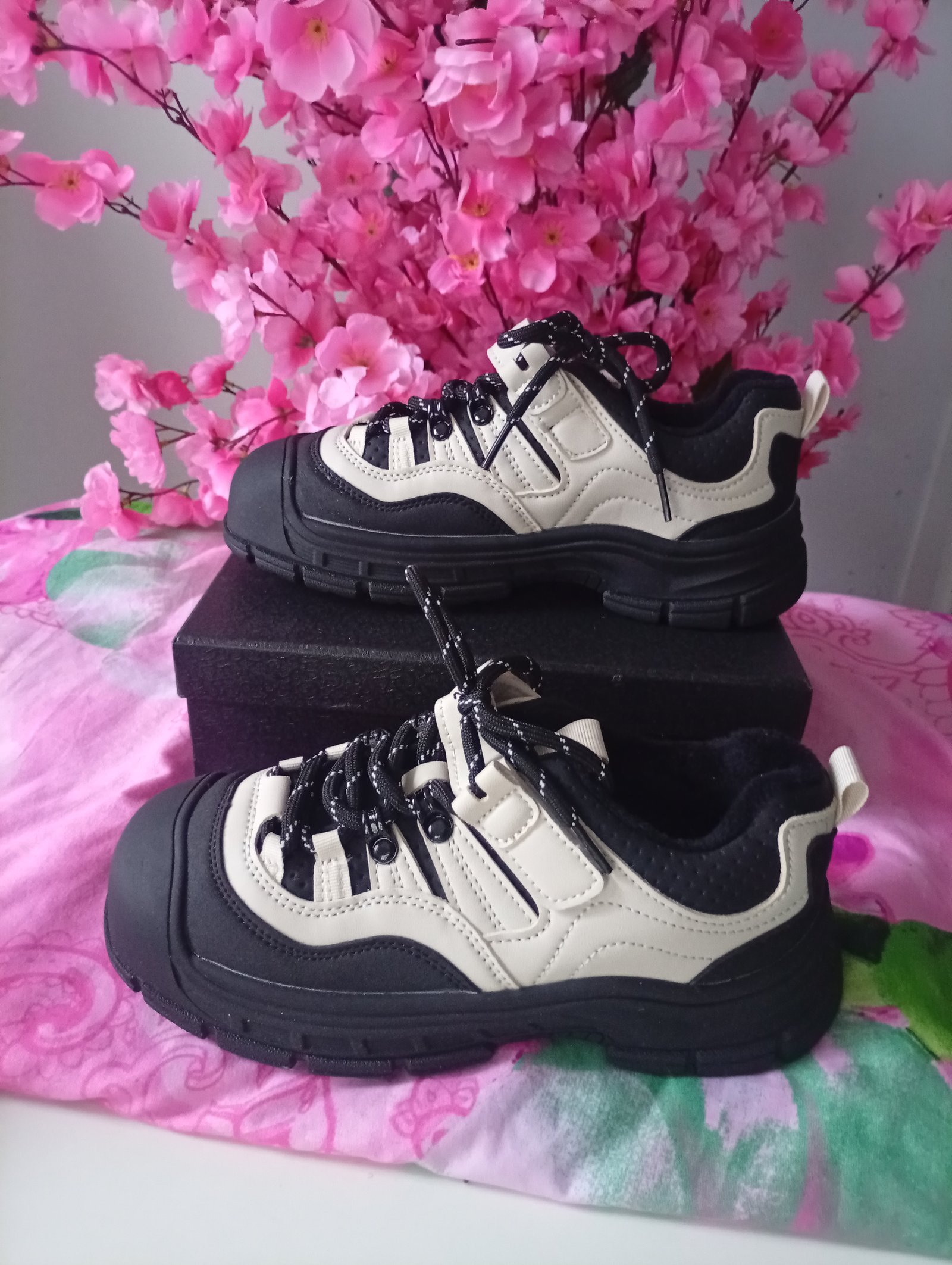 Sneakers 82